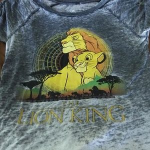 Distressed quarter sleeve shirt